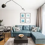 Metro Mlynow Homely By Bookinghost ワルシャワ