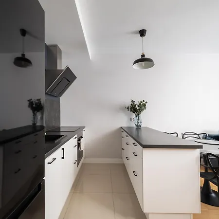 Metro Mlynow Homely By Bookinghost Warschau