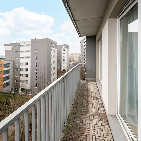 Metro Mlynow Homely Apartment Warsaw