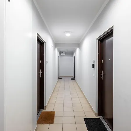 Metro Mlynow Homely By Bookinghost 바르샤바