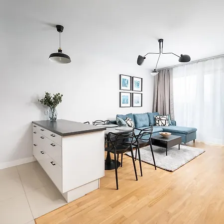 Metro Mlynow Homely Apartment