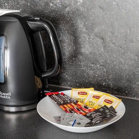 Metro Mlynow Homely By Bookinghost 아파트