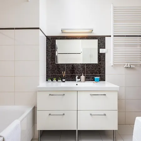 Appartement Metro Mlynow Homely By Bookinghost *