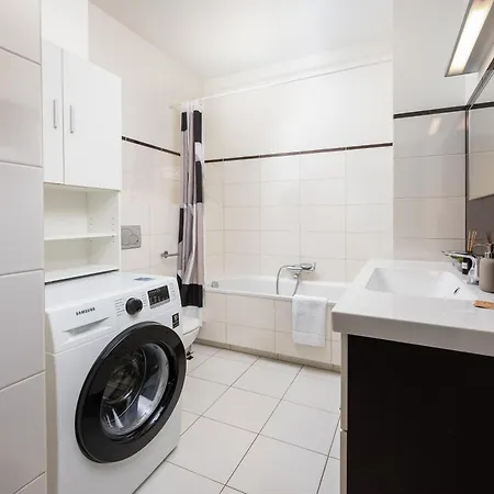 Metro Mlynow Homely By Bookinghost