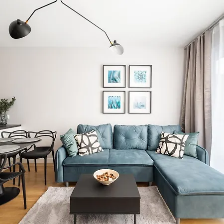 Metro Mlynow Homely By Bookinghost 바르샤바