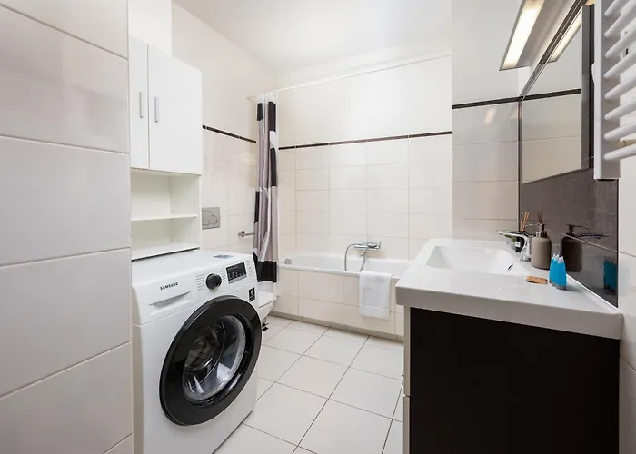 Metro Mlynow Homely By Bookinghost