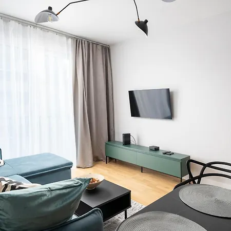 Metro Mlynow Homely By Bookinghost *